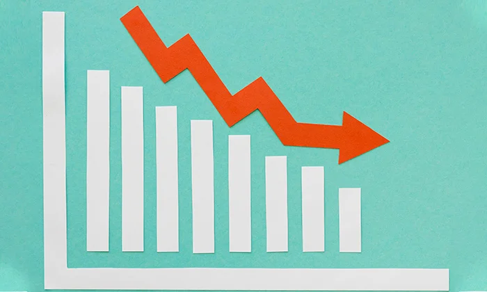 Read more about the article Navigating a Downturn: A Guide for Investors in Falling Equity Markets
